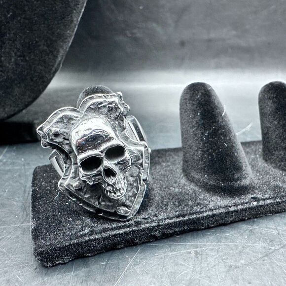 Pirate Mounted Skull Mens Ring 10 Rock Biker Gothic Stainless Steel Shield - Picture 2 of 13